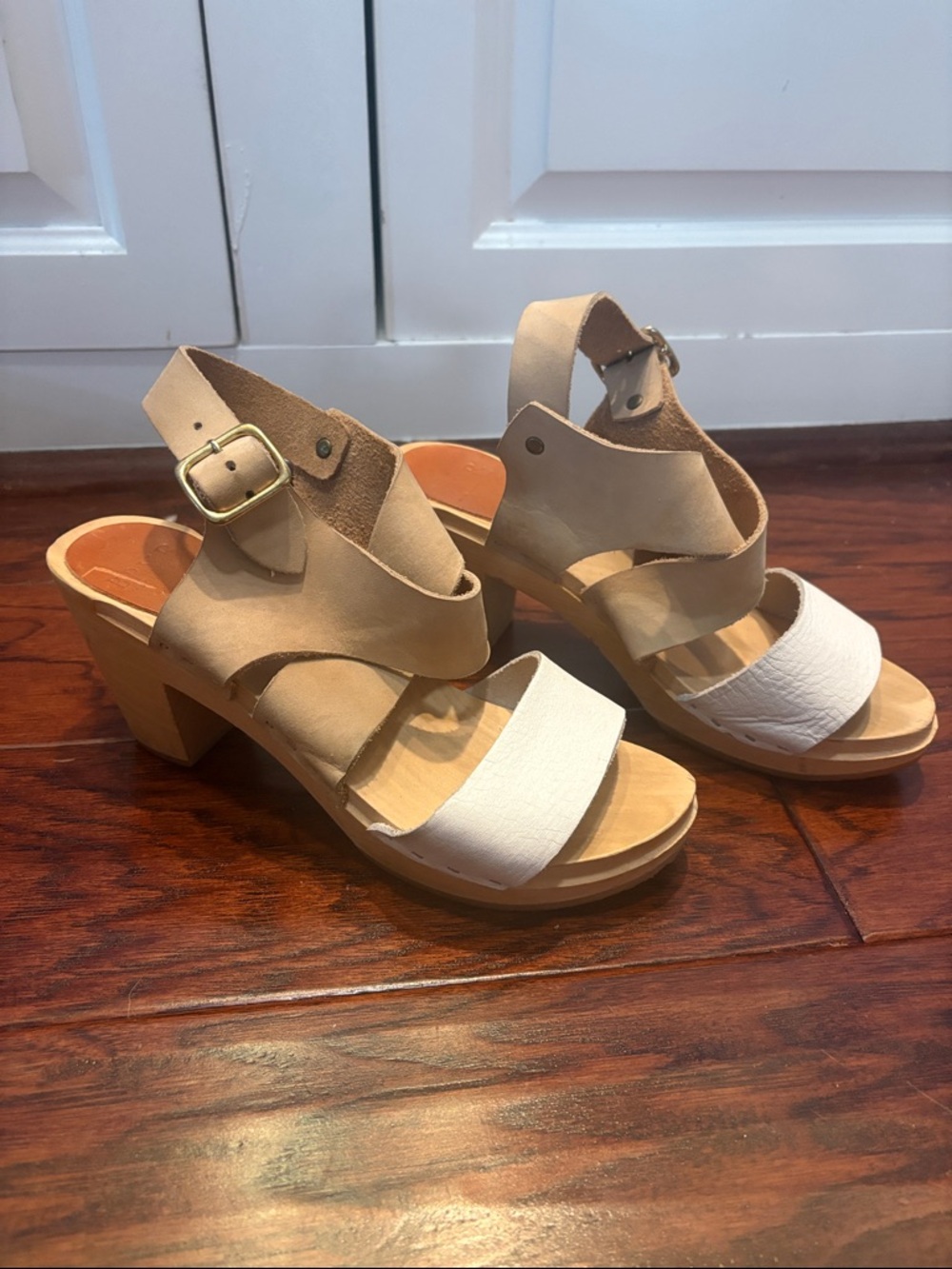 Bryr Women’s Neutral Two-Tone Leather Block Heel clogs - Beige & White